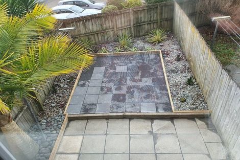 Photo of property in 9/6 John Jennings Drive, Oteha, Auckland, 0632