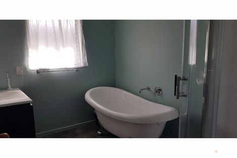 Photo of property in 19 Timaru Road, Waimate, 7924