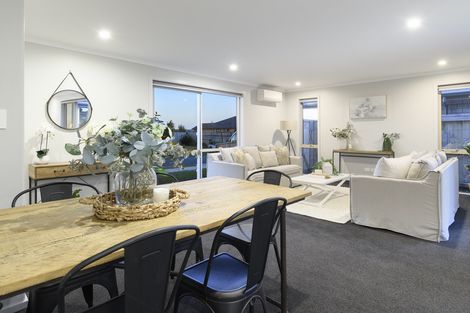 Photo of property in 18 Harding Drive, Papamoa Beach, Papamoa, 3118