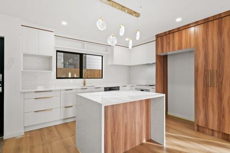 Photo of property in 2/32 Tapuwae Way, Mangere Bridge, 2022