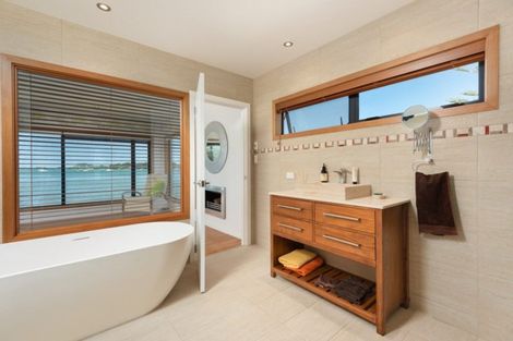 Photo of property in 12 Beach Grove, Omokoroa, 3114