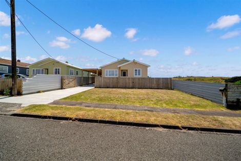 Photo of property in 10 Leicester Street, Patea, 4520