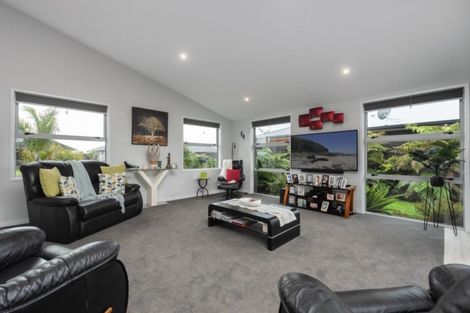 Photo of property in 25 Kamahi Crescent, Papamoa Beach, Papamoa, 3118