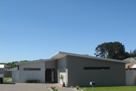 Photo of property in 23 Pentonville Close, Westmorland, Christchurch, 8025