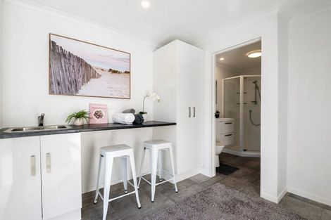 Photo of property in 7 Hotspur Place, Bayview, Auckland, 0629