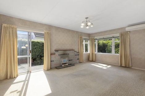 Photo of property in 28 Glen Road, Stokes Valley, Lower Hutt, 5019