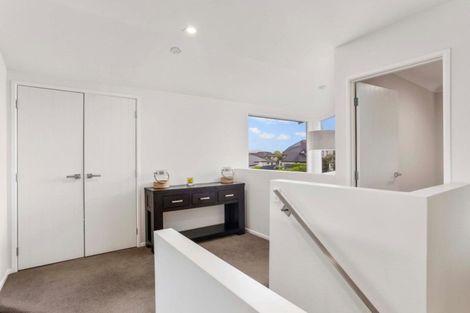 Photo of property in 9 Corsica Way, Karaka, Papakura, 2113