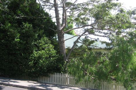 Photo of property in 18 Garadice Road, Rothesay Bay, Auckland, 0630