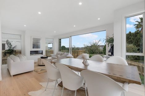 Photo of property in 1 Andrea Place, Sunnyhills, Auckland, 2010