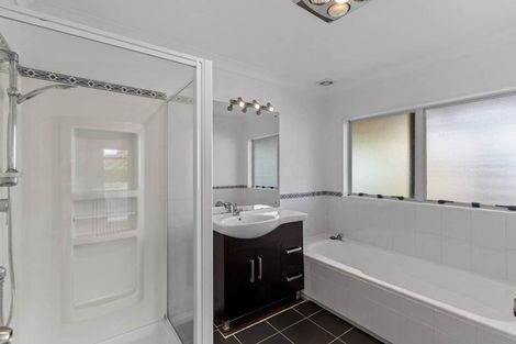 Photo of property in 18 Belleaire Court, West Harbour, Auckland, 0618