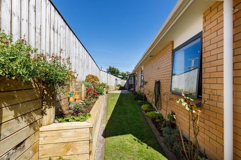 Photo of property in 9a Simons Street, Moturoa, New Plymouth, 4310