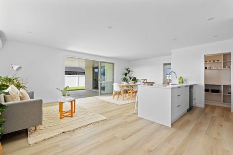 Photo of property in 104 Kaurinui Crescent, One Tree Point, 0118