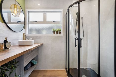 Photo of property in 2/18 Bevyn Street, Castor Bay, Auckland, 0620