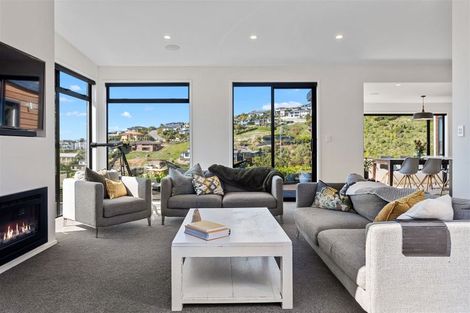 Photo of property in 17 Drayton Drive, Mount Pleasant, Christchurch, 8081