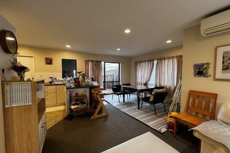 Photo of property in 2/21 Heathglen Place, Bayview, Auckland, 0629