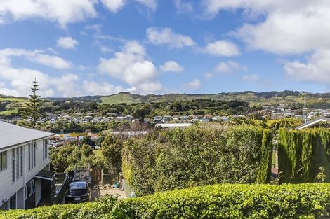 Photo of property in 15 Mckeefry Grove, Tawa, Wellington, 5028
