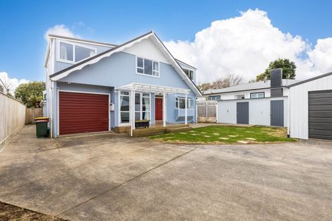 Photo of property in 8 York Crescent, Westown, New Plymouth, 4310