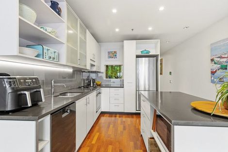 Photo of property in Patent 326 Apartments, 209s/326 Evans Bay Parade, Hataitai, Wellington, 6021