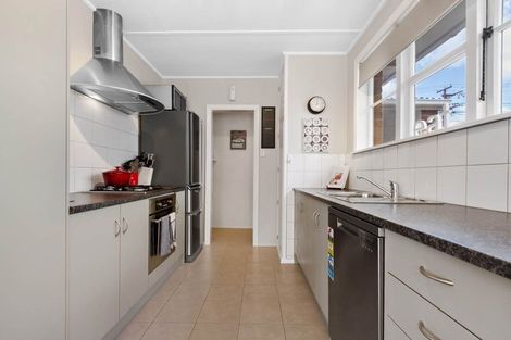 Photo of property in 43 Hutchinson Avenue, New Lynn, Auckland, 0600