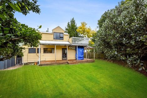 Photo of property in 112 Beach Road, Te Atatu Peninsula, Auckland, 0610