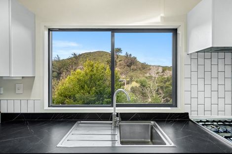 Photo of property in 29 Tahunatapu Road, Parua Bay, Whangarei, 0174