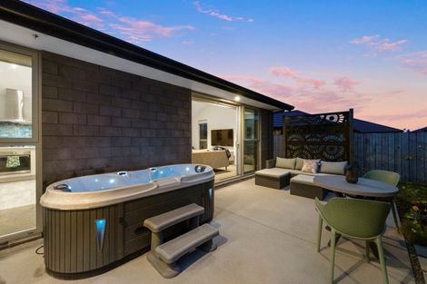 Photo of property in 15 Tiria Drive, Papamoa Beach, Papamoa, 3118