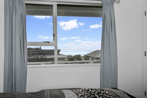 Photo of property in 6a D'oyly Drive, Stanmore Bay, Whangaparaoa, 0932