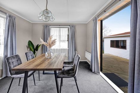 Photo of property in 14 Karaka Street, Merrilands, New Plymouth, 4312