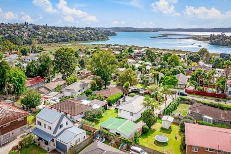 Photo of property in 1 Allington Road, Massey, Auckland, 0614