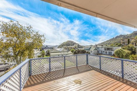 Photo of property in 3b Taranaki Street, Picton, 7220