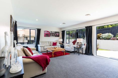 Photo of property in 11 Ruapehu Drive, Fitzherbert, Palmerston North, 4410