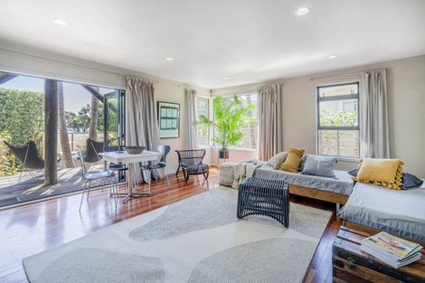 Photo of property in 24 Pye Place, Hot Water Beach, Whitianga, 3591