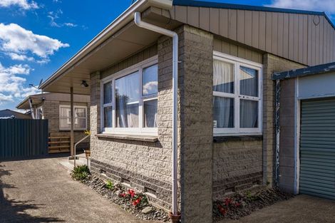 Photo of property in 2/210 Grove Road, Mayfair, Hastings, 4122