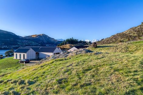 Photo of property in 1 Elk Place, Kelvin Heights, Queenstown, 9300