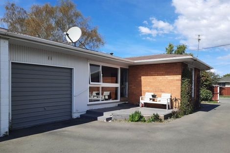 Photo of property in 2/43 Prestons Road, Redwood, Christchurch, 8051