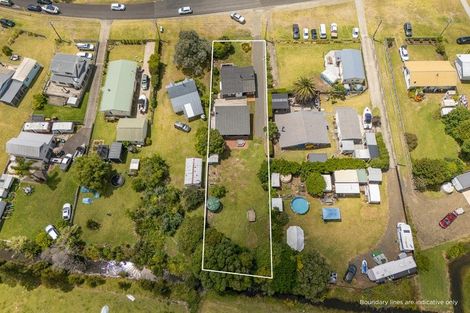 Photo of property in 24 Captain Cook Road, Cooks Beach, Whitianga, 3591