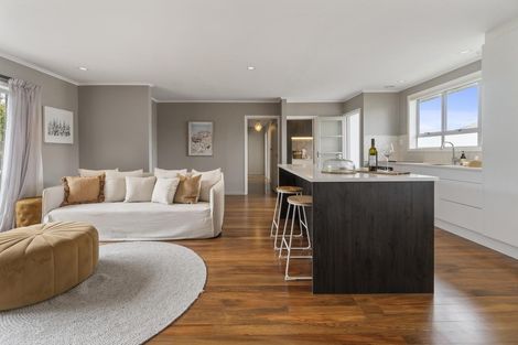 Photo of property in 3 Harding Avenue, Te Atatu South, Auckland, 0610