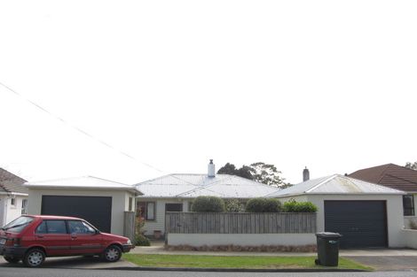 Photo of property in 27 Tarahua Road, Vogeltown, New Plymouth, 4310