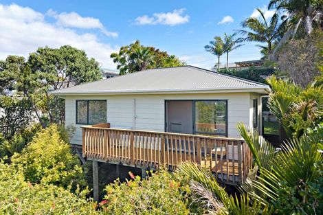 Photo of property in 899a East Coast Road, Northcross, Auckland, 0632