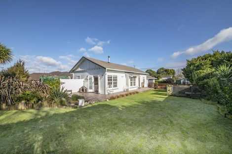 Photo of property in 17 Great North Road, Riverhead, 0820