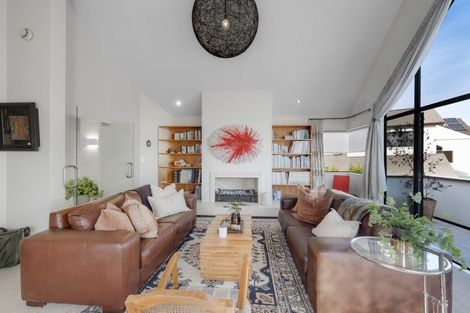 Photo of property in 9 Manor Park, Sunnyhills, Auckland, 2010