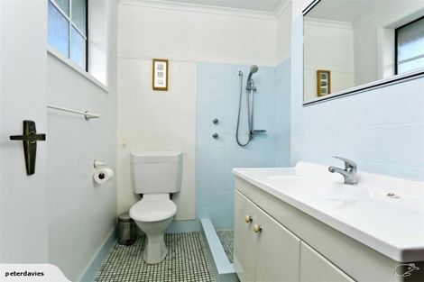 Photo of property in 2/4 Frater Avenue, Milford, Auckland, 0620