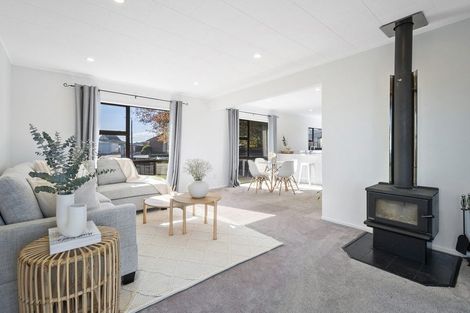 Photo of property in 18 Suzanne Grove, Kelvin Grove, Palmerston North, 4414
