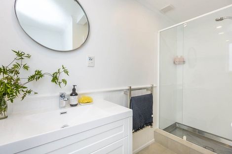 Photo of property in 35 Chatsworth Road, Silverstream, Upper Hutt, 5019