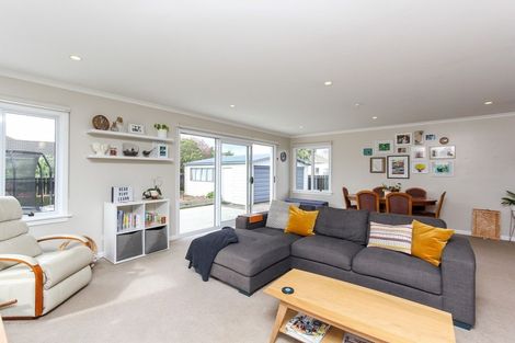 Photo of property in 61 Lismore Street, Merrilands, New Plymouth, 4312