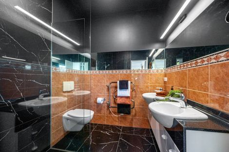 Photo of property in 60 Palmerston Road, Birkenhead, Auckland, 0626