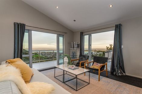 Photo of property in 12 Mandalay Lane, Redcliffs, Christchurch, 8081