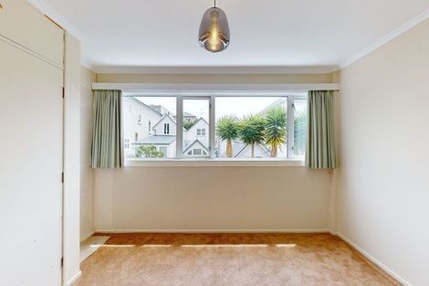 Photo of property in Victoria Court, 7/4 Queen Street, Mount Victoria, Wellington, 6011