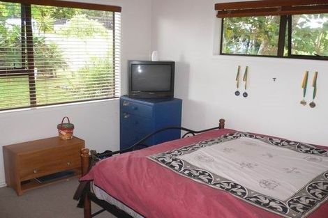 Photo of property in 1/4 Pine Hill Crescent, Browns Bay, Auckland, 0630