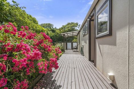 Photo of property in 27 Solander Place, Whitby, Porirua, 5024